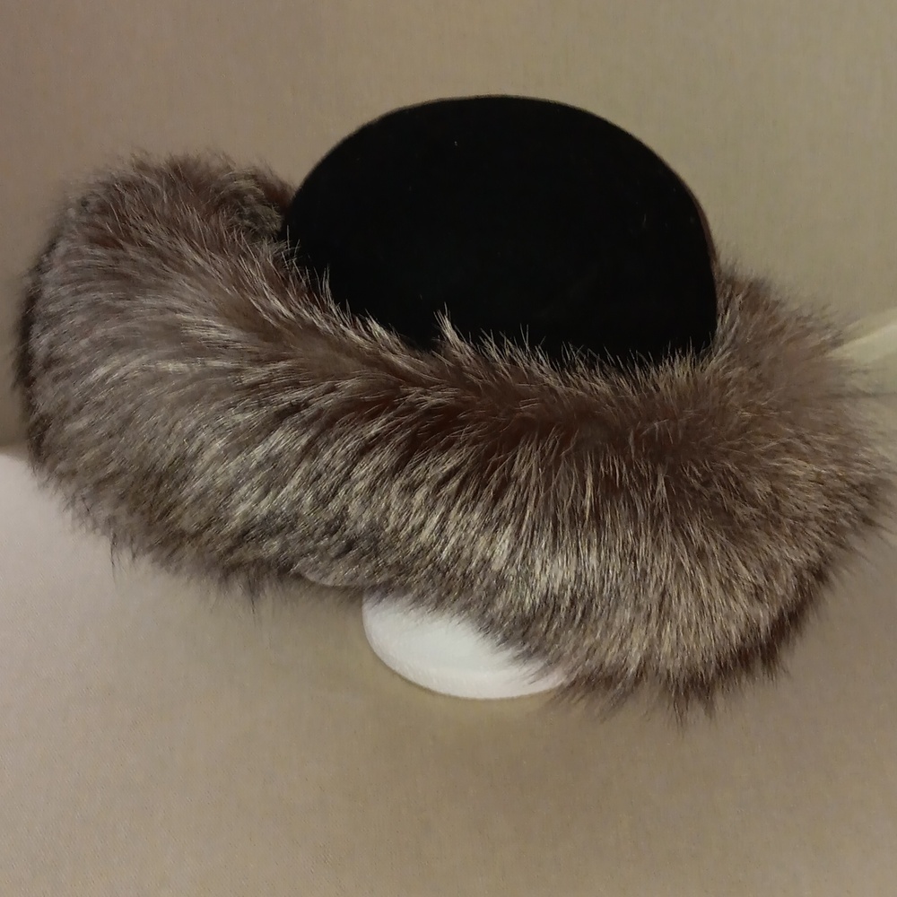 Vintage Kates Boutique fur trimmed 60s derby hat